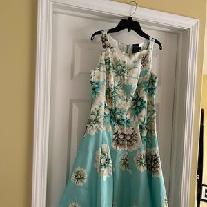 Gabby Skye dress, size 6, aqua and cream